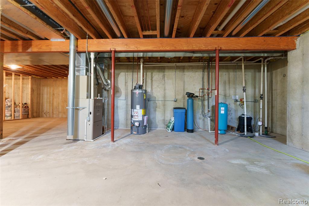 5382 Meadowlawn Road, Fowlerville, MI 48836 — Photo 32