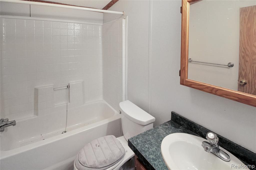 7175 Ozga Street, Romulus, MI 48174 — Photo 16