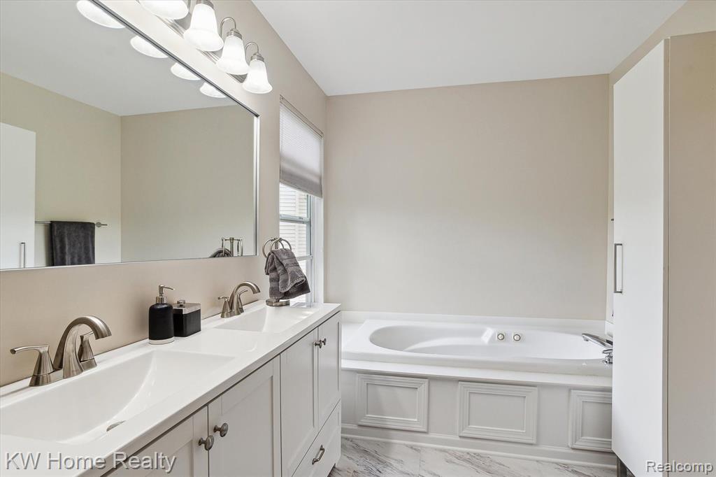 4672 NUTMEG Drive, Ypsilanti, MI 48197 — Photo 31