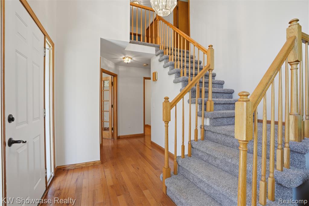 2015 Huntingdon Drive, Wixom, MI 48393 — Photo 3