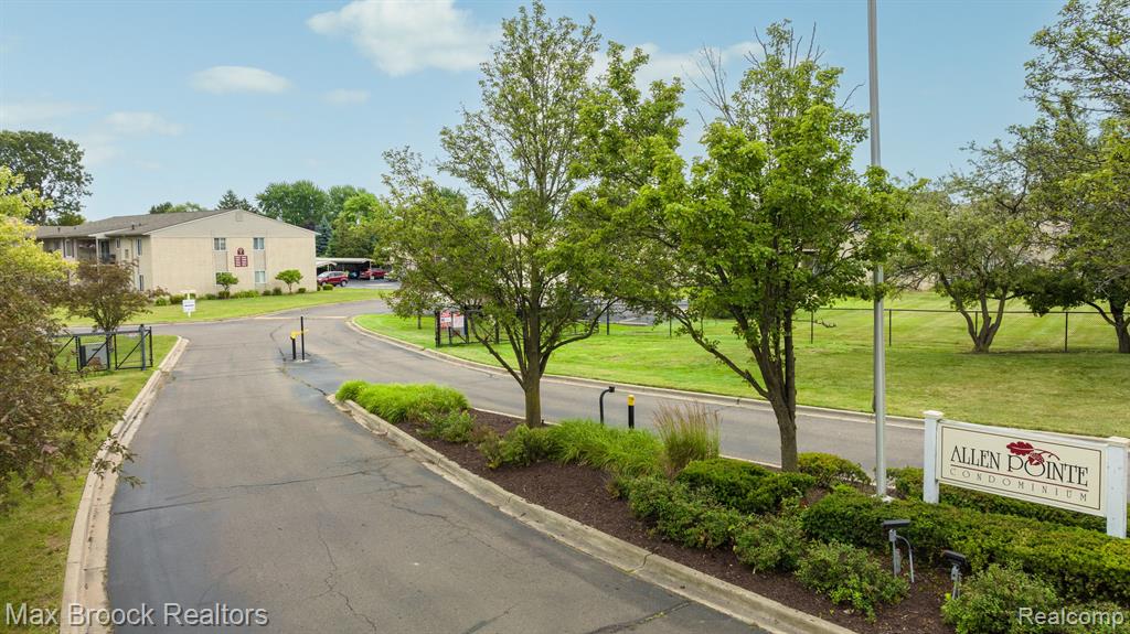 10020 ALLEN POINTE Drive N, 10020, Allen Park, MI 48101 — front exterior