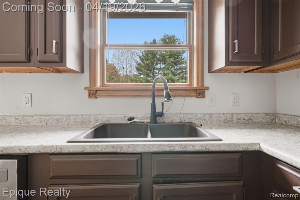 8269 Morrish Road, Flushing, MI 48433 — Photo 10