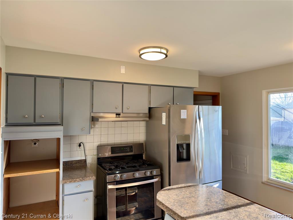 6590 Rockland Street, Dearborn Heights, MI 48127 — Photo 17