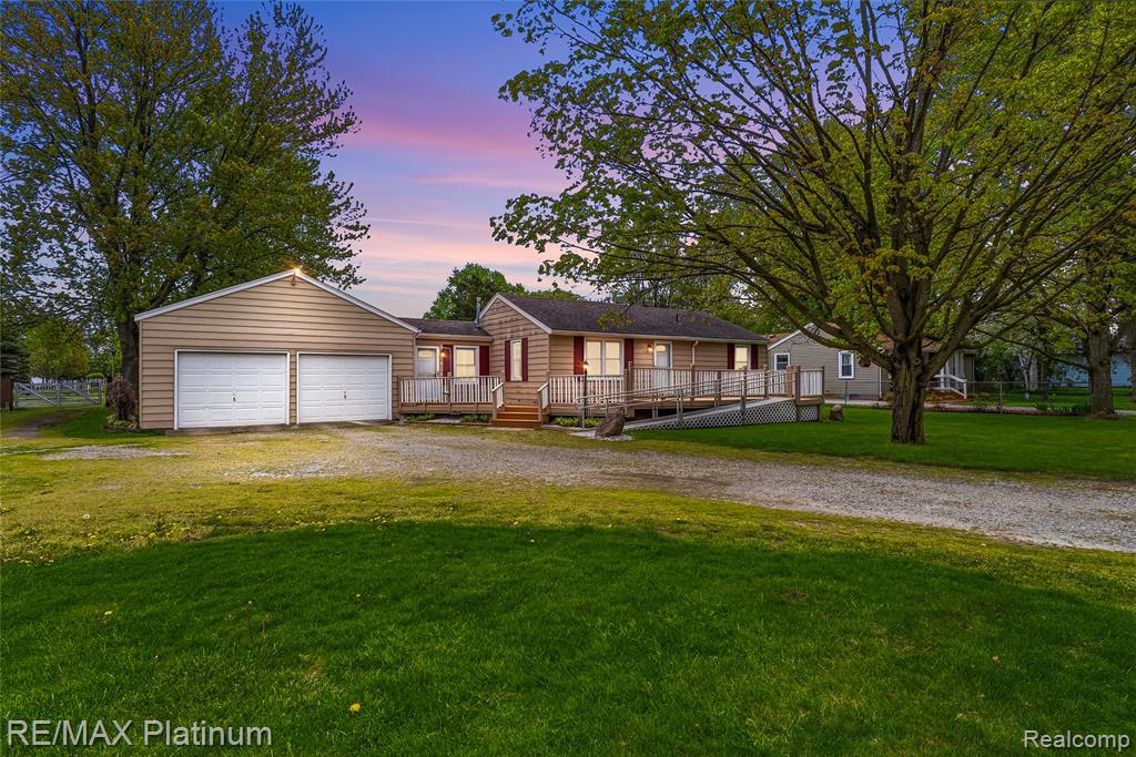 16479 S Jennings Road, Fenton, MI 48430 — Photo 2