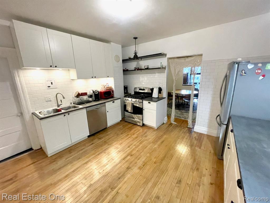 2454 Florian Street, Hamtramck, MI 48212 — Photo 15