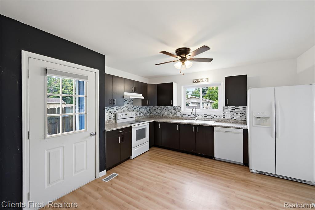 840 Saint James Street, Marysville, MI 48040 — Photo 25