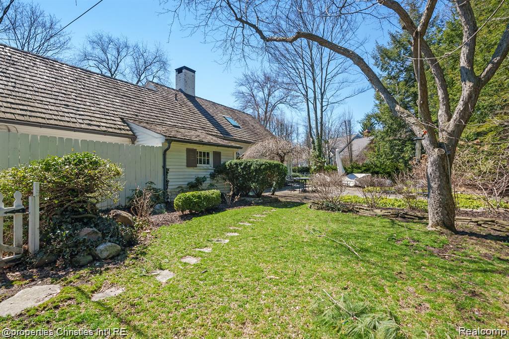 6050 W Surrey Road, Bloomfield Hills, MI 48301 — Photo 28