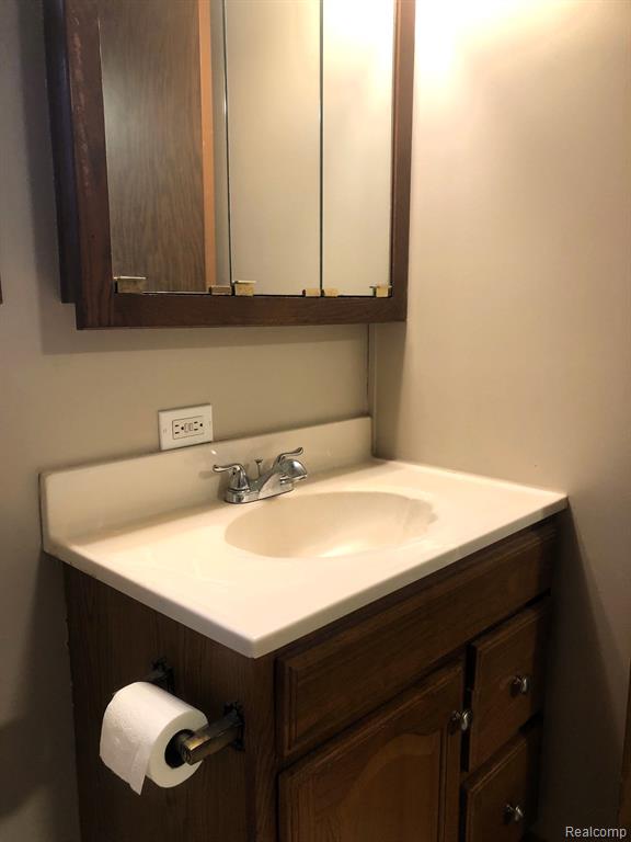 608 Holly Court, Jonesville, MI 49250 — Photo 7