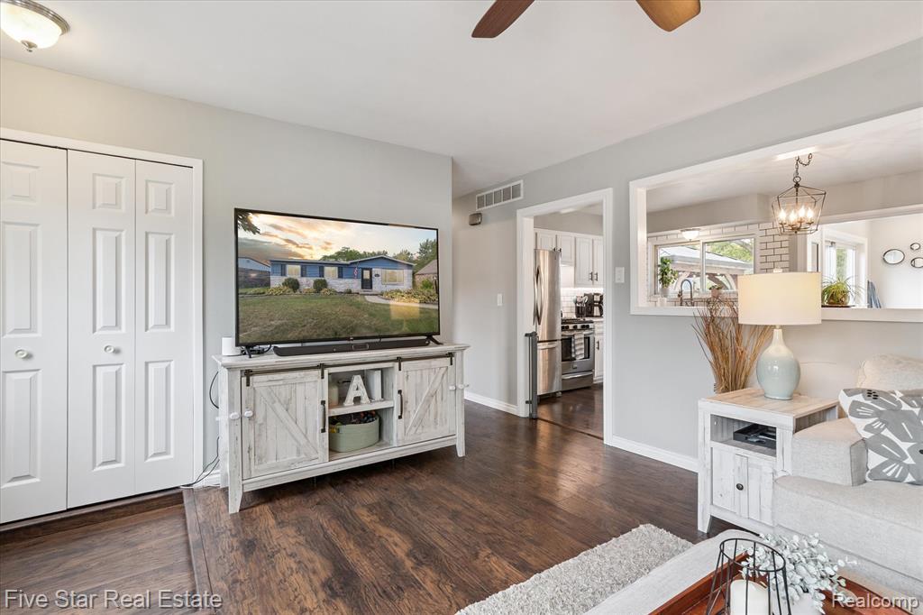 43592 Champlain Court, Canton, MI 48188 — Photo 9
