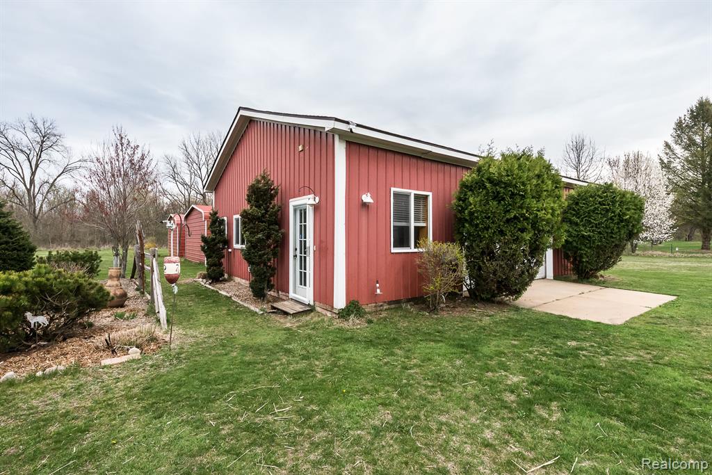 3672 W NORTH TERRITORIAL Road, Whitmore Lake, MI 48189 — Photo 47