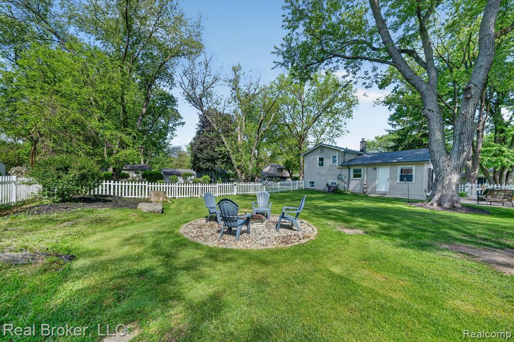 6551 Duffield Street, West Bloomfield, MI 48324 — Photo 27