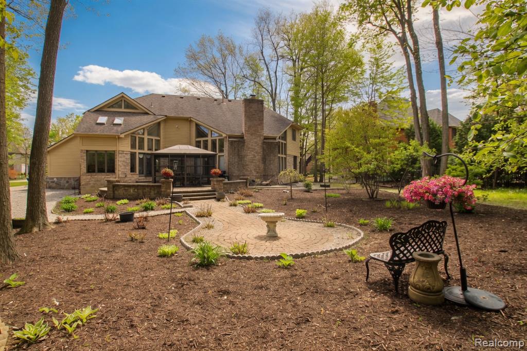 1305 Kings Pointe Road, Grand Blanc, MI 48439 — Photo 11