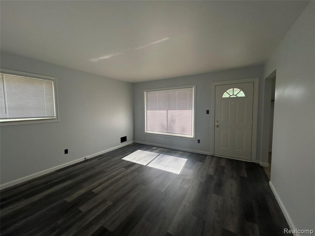 4987 Roosevelt Boulevard, Dearborn Heights, MI 48125 — Photo 6