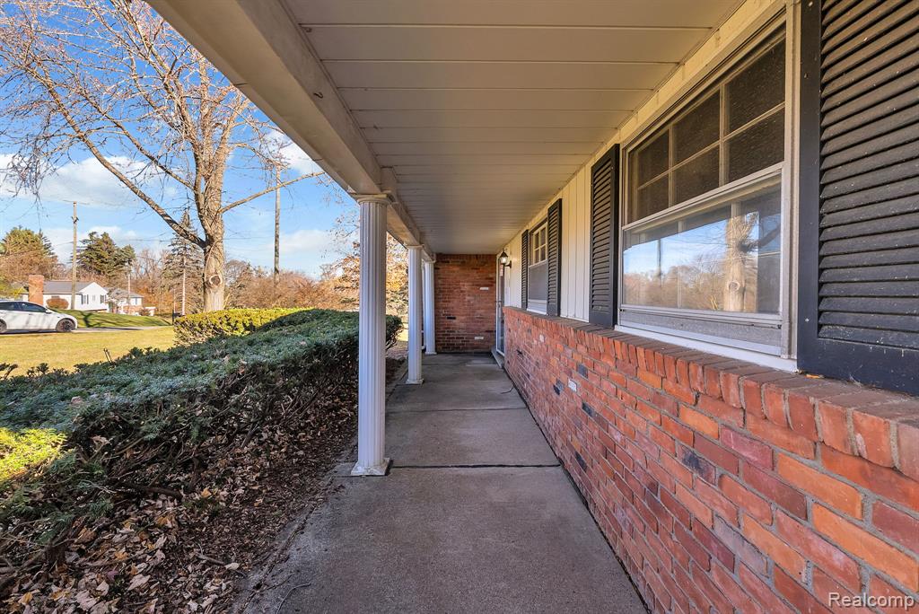 4265 Pine Tree Trail, Bloomfield Hills, MI 48302 — Photo 8