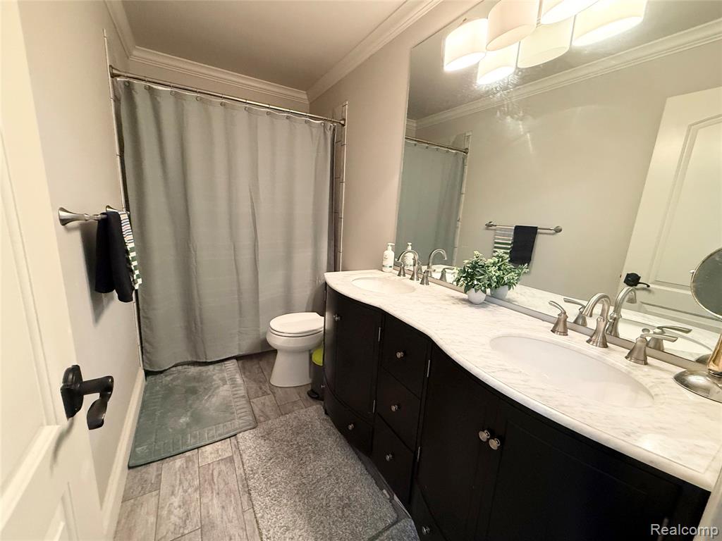 46557 Glen Pointe Drive, Utica, MI 48315 — Photo 37