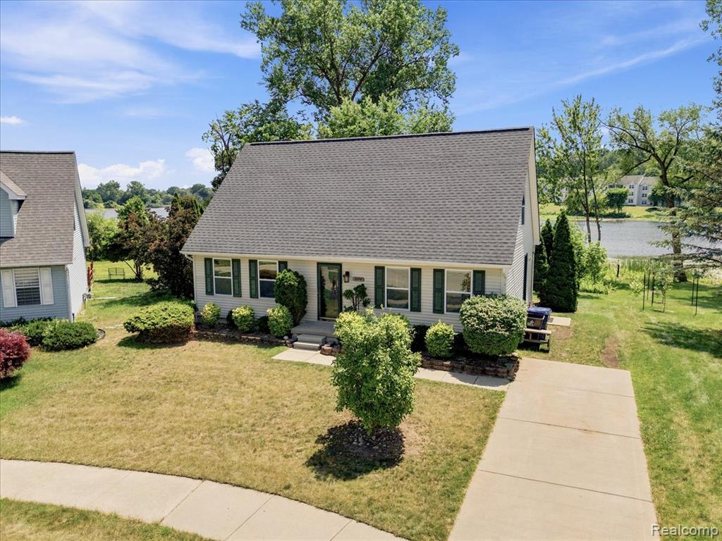 879 Barren Oaks Drive, Pontiac, MI 48341 — Photo 2