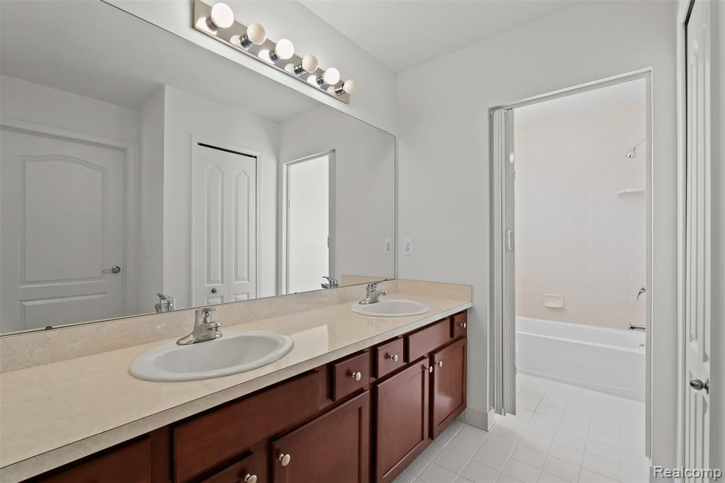 49681 S Glacier, Northville, MI 48168 — Photo 42