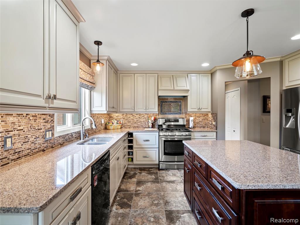 47215 Robins Nest Drive, Utica, MI 48315 — Photo 24
