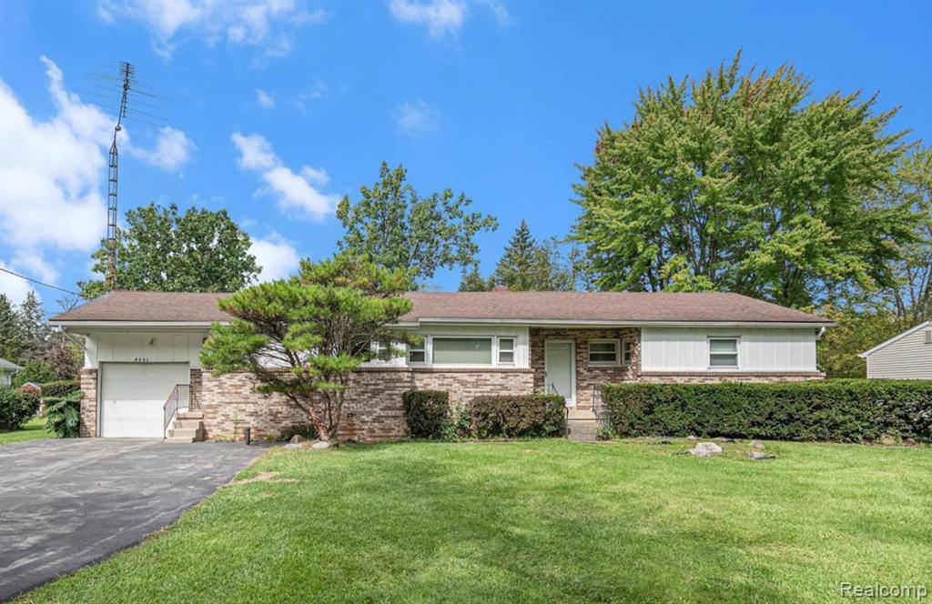 3441 E Maple Avenue, Burton, MI 48529