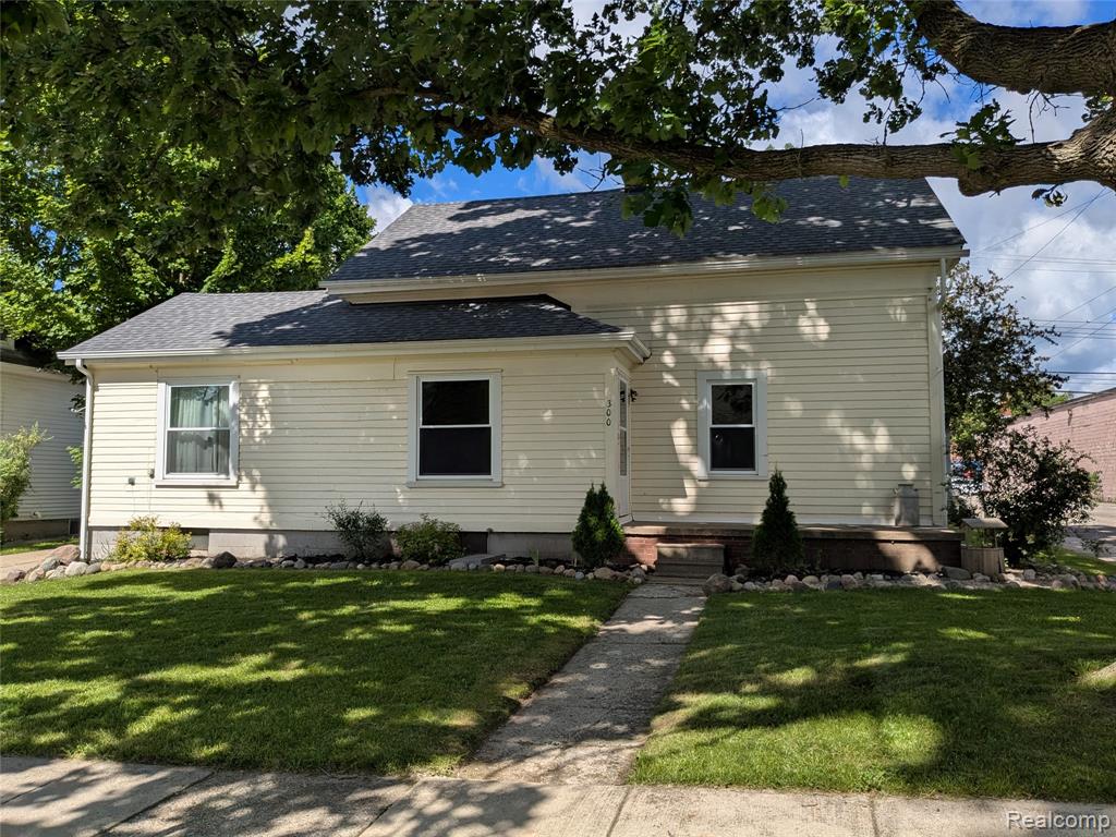 300 Bristol Street S, Almont, MI 48003 — Photo 2