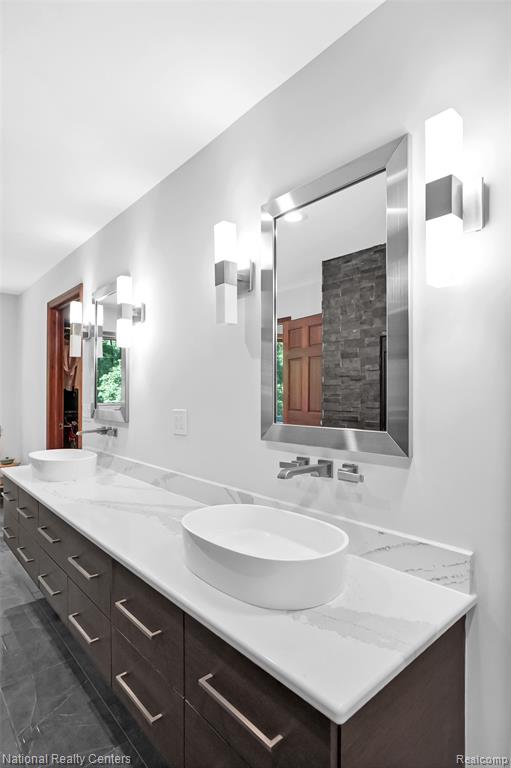 11500 Lisa Lori Lane, South Lyon, MI 48178 — Photo 42