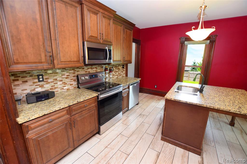 404 Adelaide, Fenton, MI 48430 — Photo 3