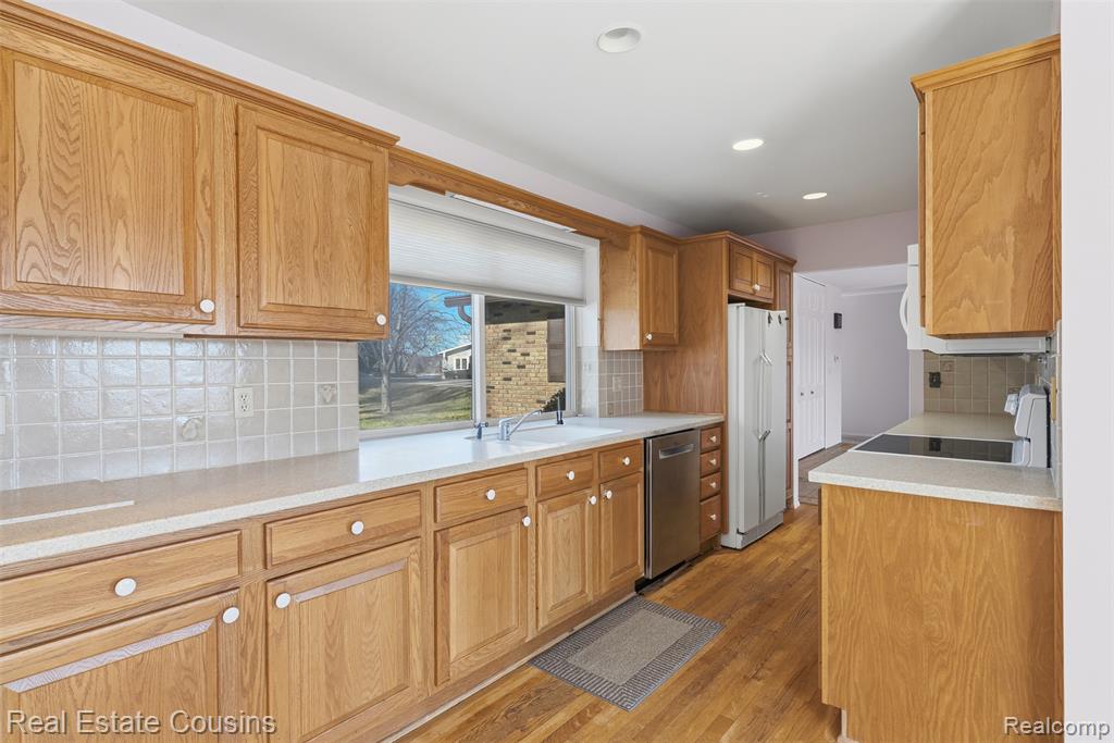 8028 Ore Knob Drive, Fenton, MI 48430 — Photo 17