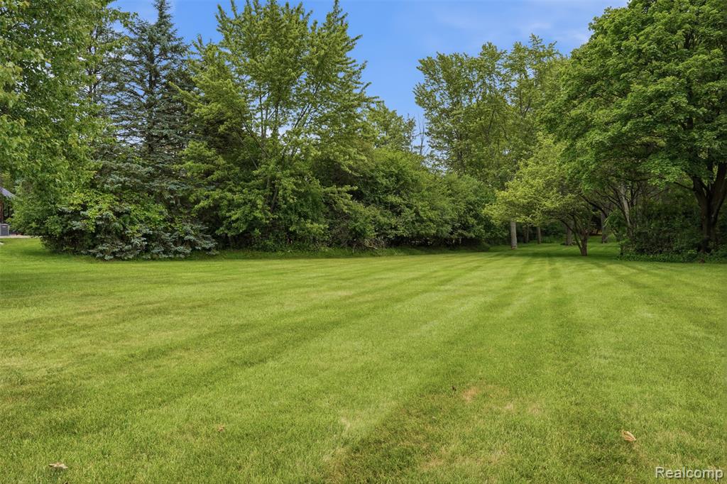 9277 Burning Tree Drive, Grand Blanc, MI 48439 — Photo 55