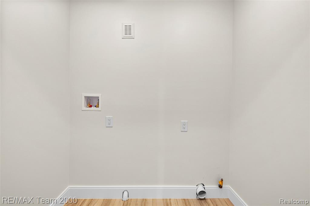 933 N Highland Street, Dearborn, MI 48128 — Photo 19