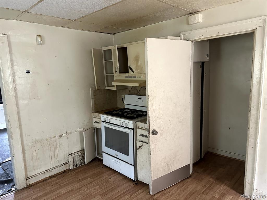 671 W HURON Street, Pontiac, MI 48341 — Photo 6