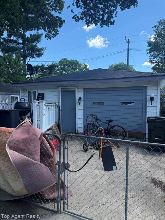 8774 Shannon Drive, Sterling Heights, MI 48314 — Photo 17