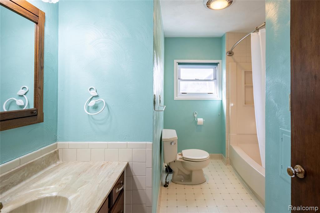 8354 Fenton Road, Grand Blanc, MI 48439 — Photo 12