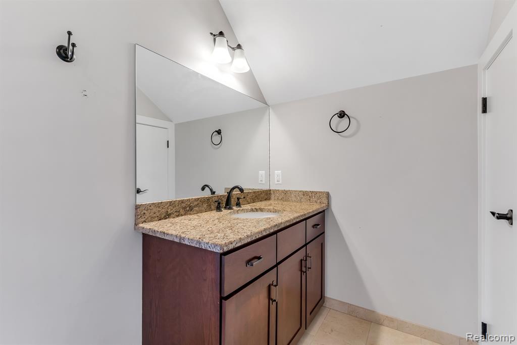 10174 HEGEL Road, Goodrich Vlg, MI — Photo 22