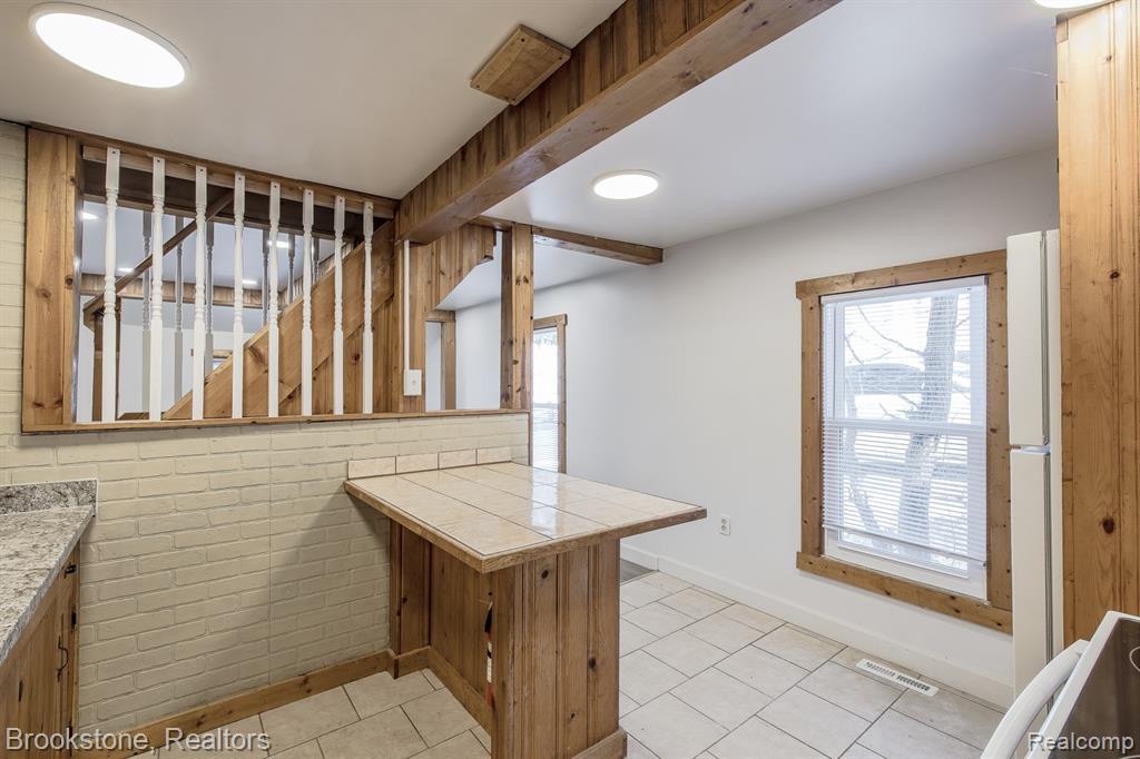 31 Heights Road, Lake Orion, MI 48362 — Photo 5