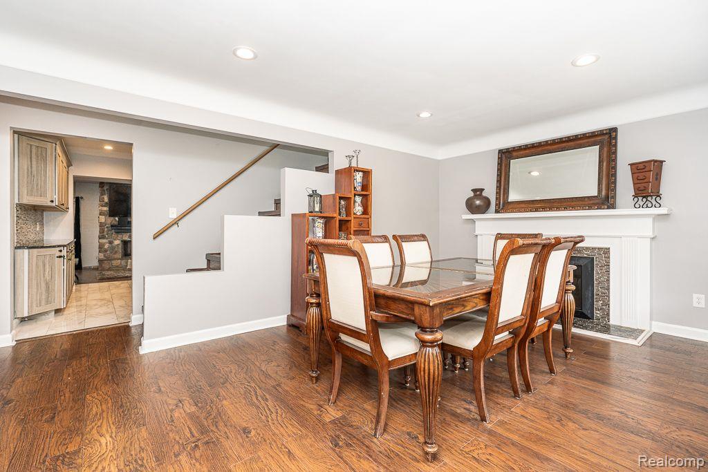 8871 SUNCREST Drive, Sterling Heights, MI 48314 — Photo 9