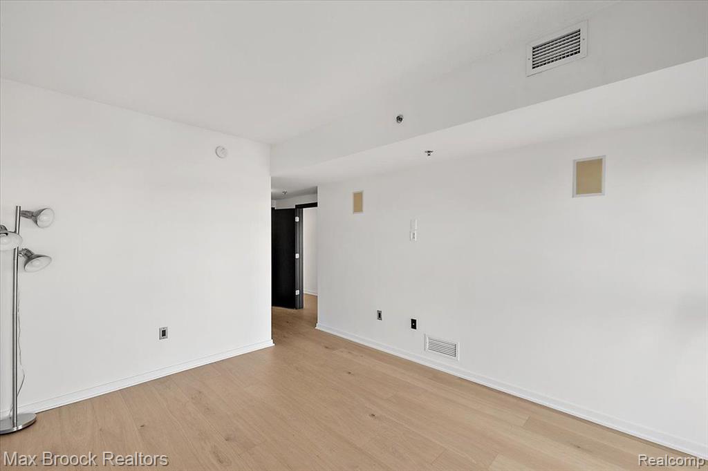 432 S Washington Avenue, 901, Royal Oak, MI 48067 — Photo 13