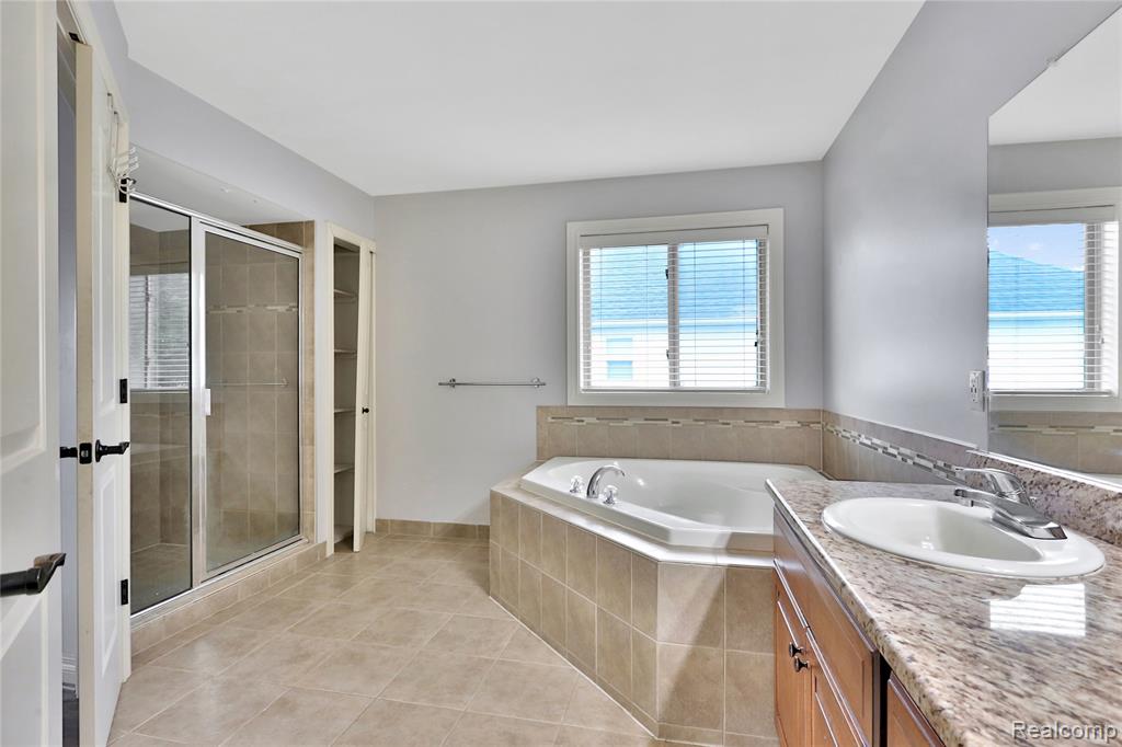16417 Bishopsgate Drive, Macomb, MI 48044 — Photo 22