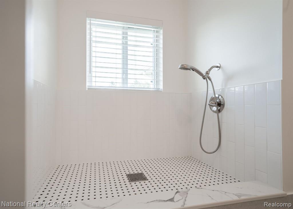 9869 Dartmouth Road, Clarkston, MI 48348 — Photo 34