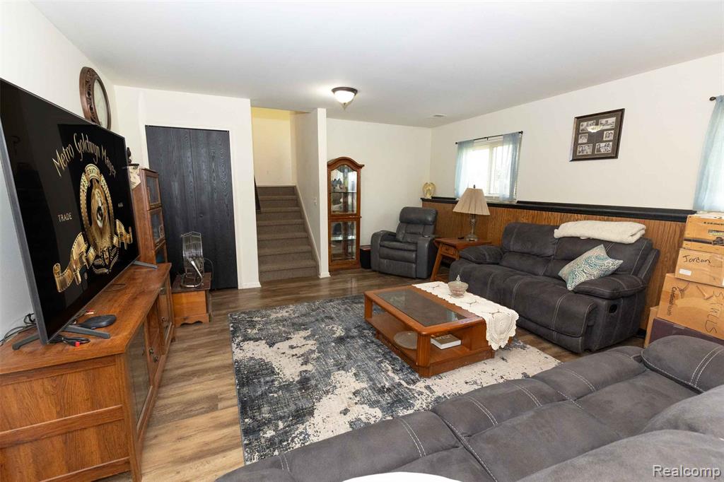 5685 S Aylesbury Drive, Waterford, MI 48327 — Photo 34