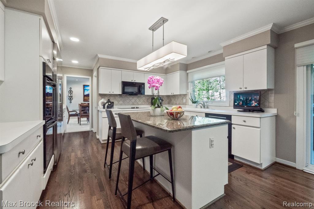 6566 Bristol Drive, West Bloomfield, MI — Photo 11