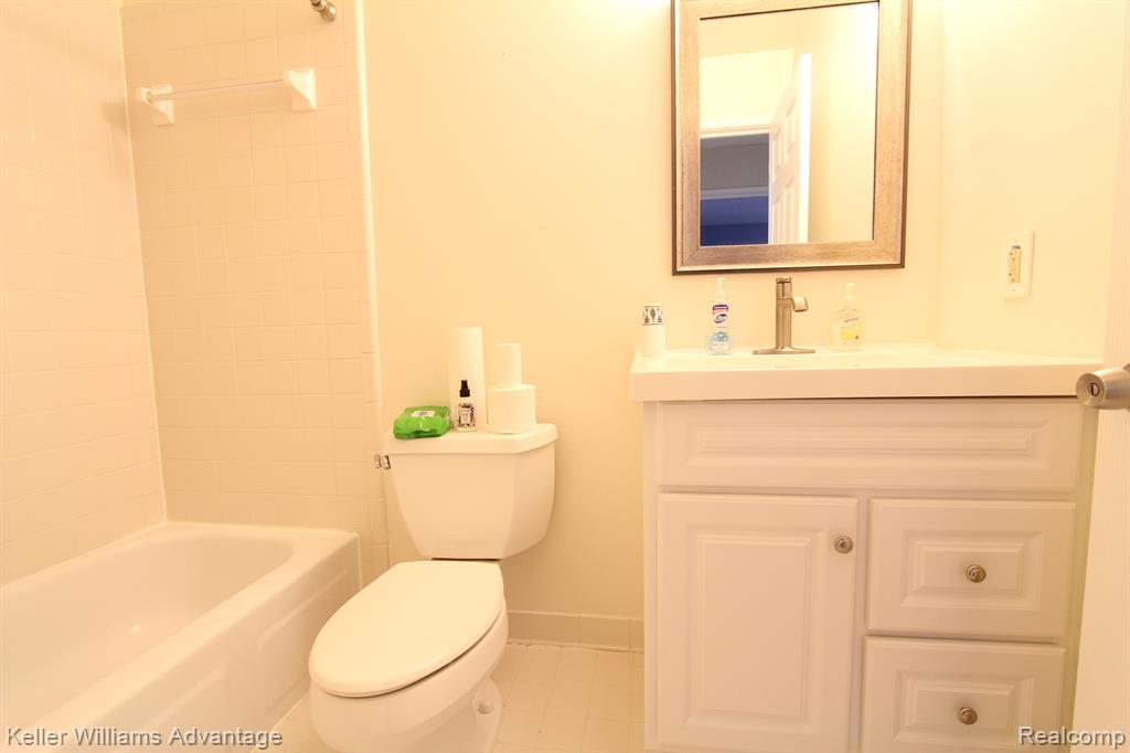 39837 Village Wood Lane, Novi, MI — Photo 12