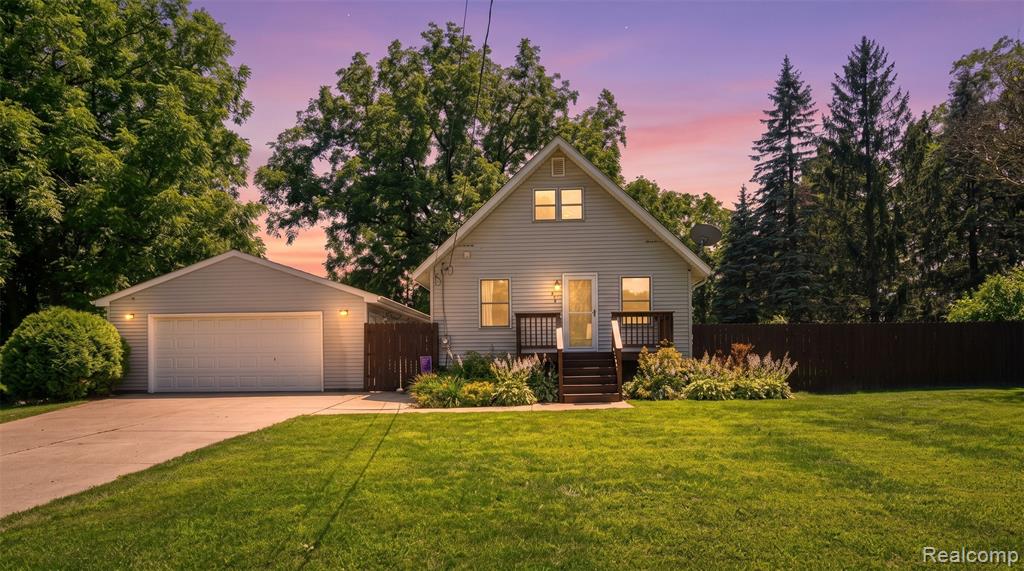 576 Brooks Avenue, Pontiac, MI 48340 — front exterior