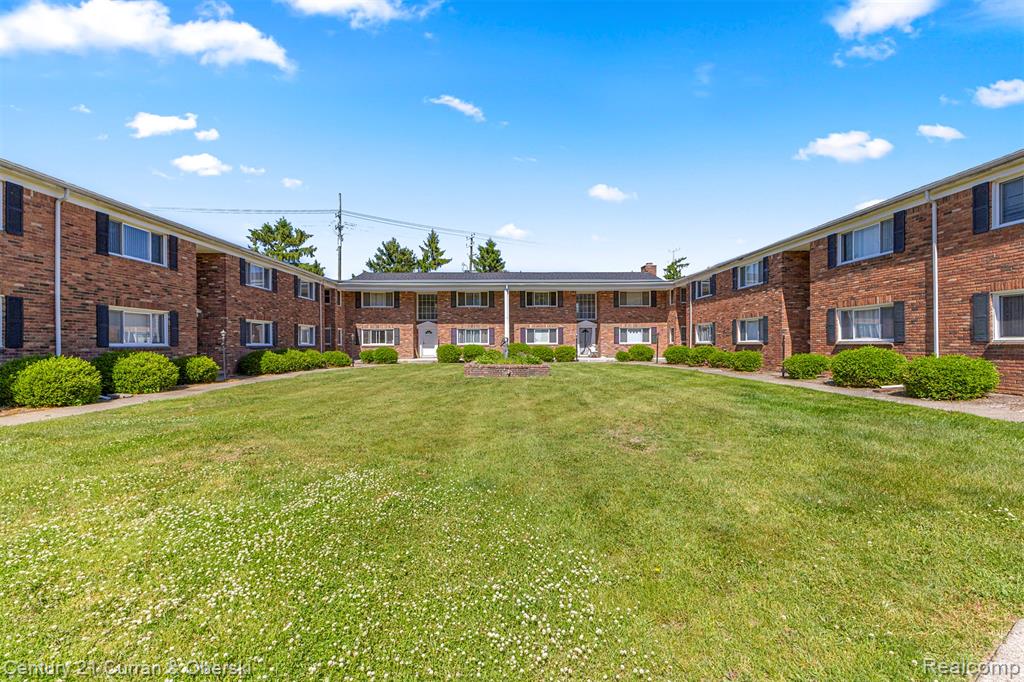 31831 Grand River Avenue, 33, Farmington, MI 48336