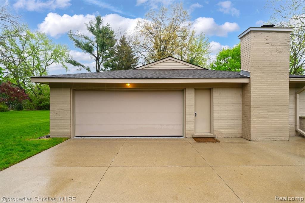 561 Yorkton Lane, Bloomfield Hills, MI 48304 — Photo 40