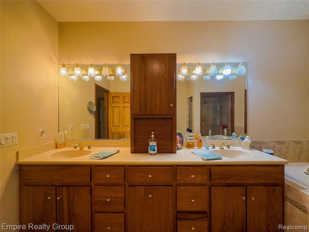 2111 Oak Terrace, Ortonville, MI 48462 — Photo 38