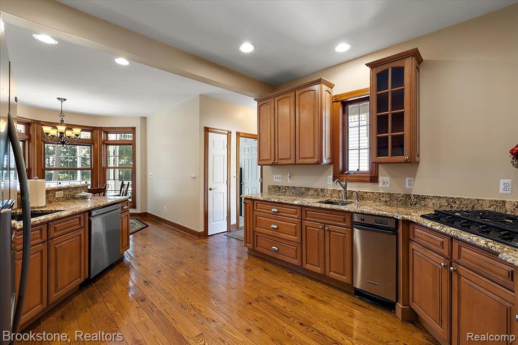 55520 Katie, New Hudson, MI 48165 — Photo 12