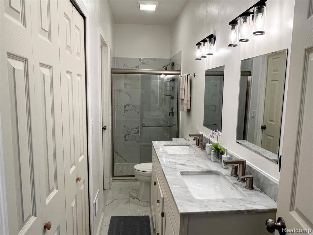 23096 HAWTHORNE Street, Farmington, MI 48336 — Photo 4