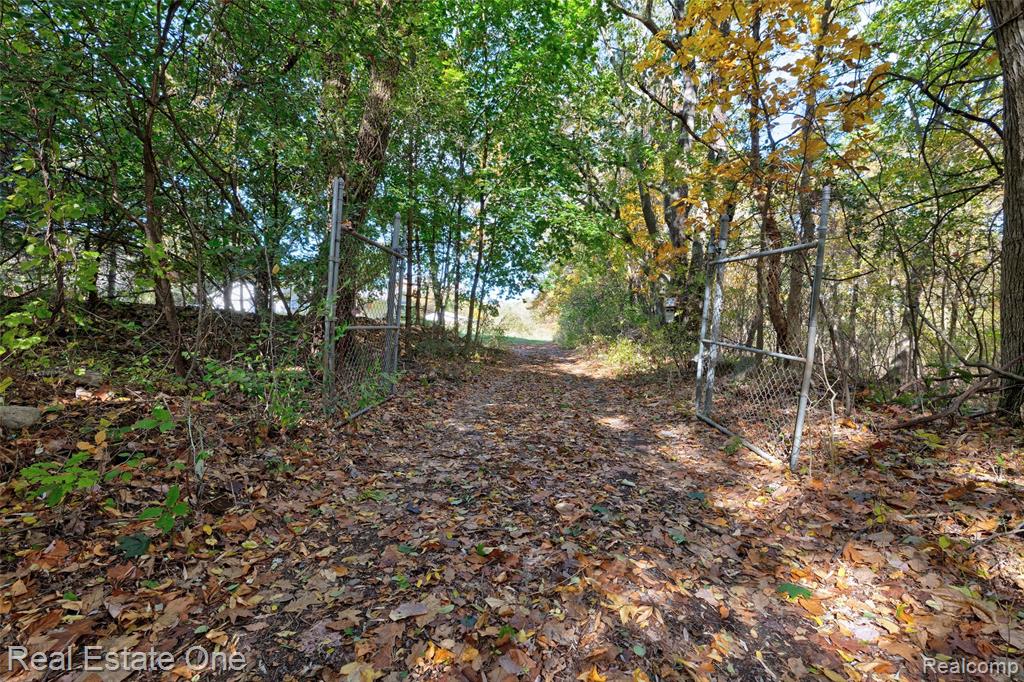 9150 Rattalee Lake Road, Clarkston, MI 48348 — Photo 32