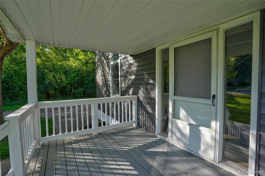 1460 W Silverbell Road, Lake Orion, MI — Photo 11