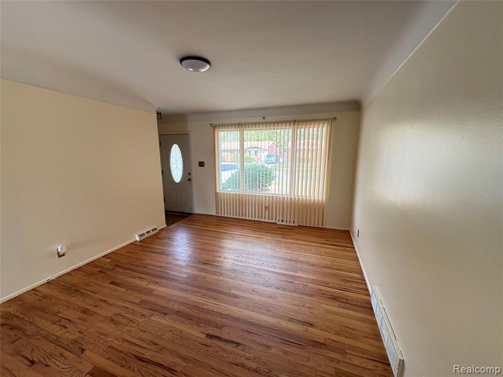 721 Cloverlawn Boulevard, Lincoln Park, MI 48146 — Photo 3